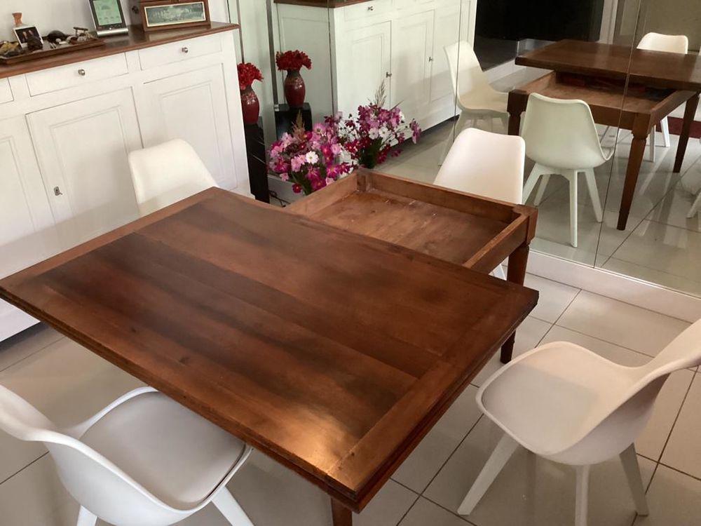 Tr&egrave;s belle table portefeuille en noyer Meubles