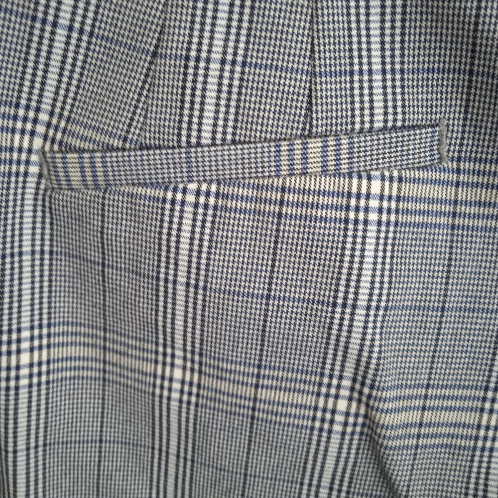 
Pantalon &agrave; carreaux gris fermeture agrafe et bouton Taille Vêtements