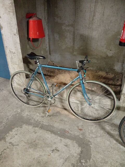 Bonjour,3 vélos , parfait état mécanique. 25 Lyon 6 (69)
