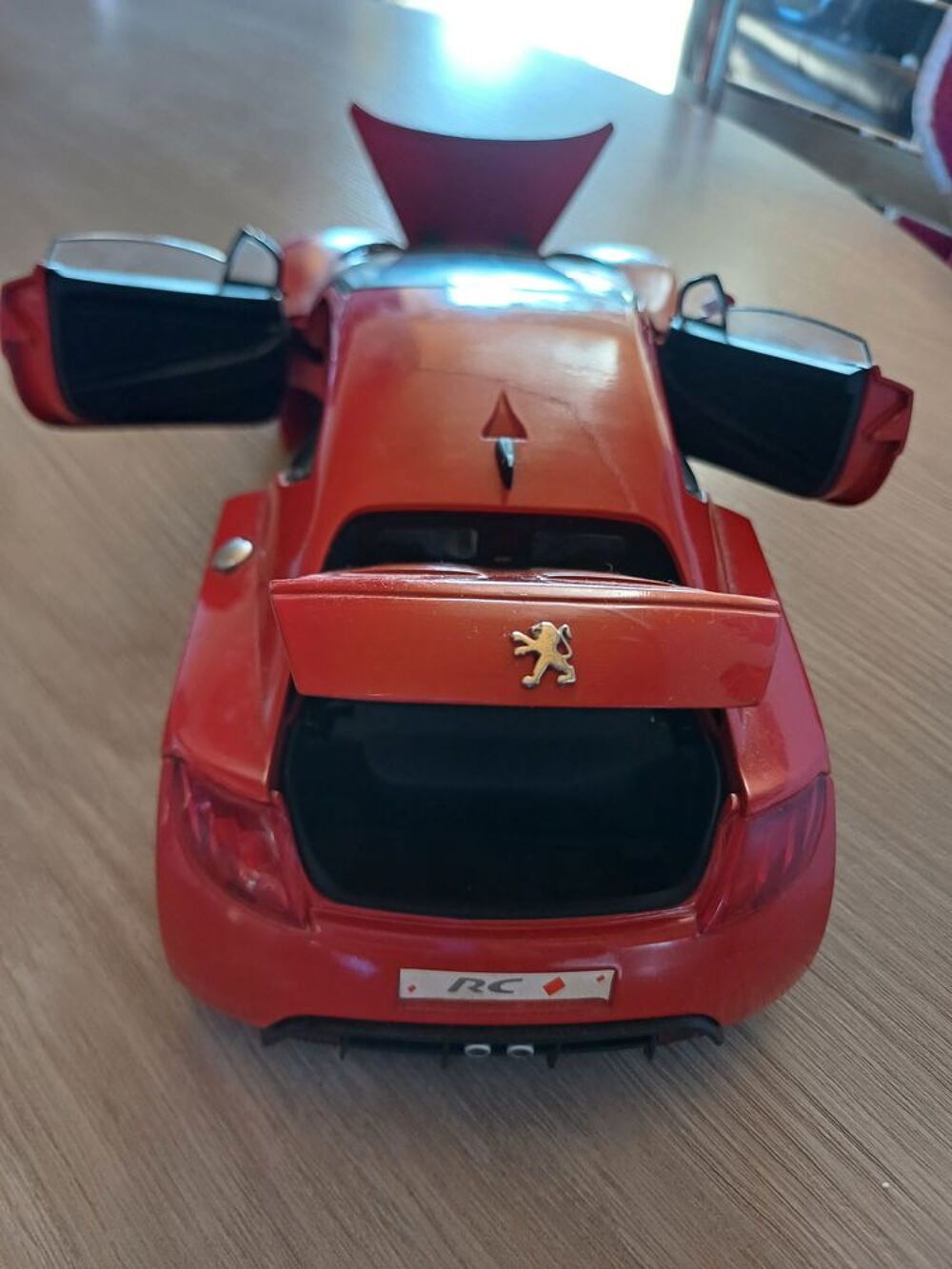 Peugeot RC marque Solido 1/18eme en metal 