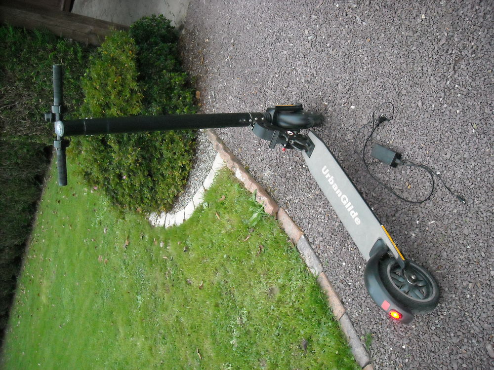 TROTINETTE ELECTRIQUE Jeux / jouets