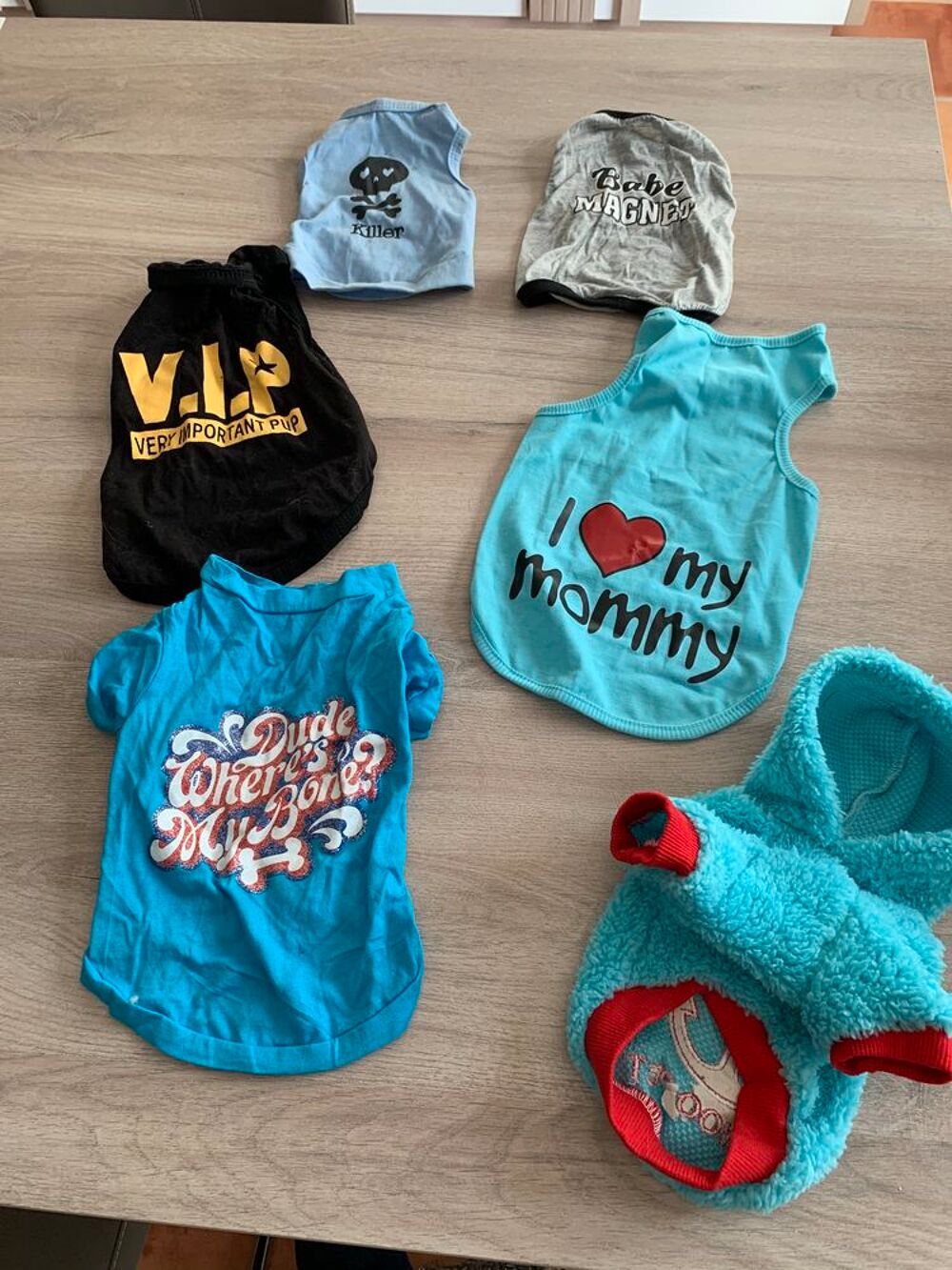 2 LOTS DE V&ecirc;tements et accessoires pour petits chiens Bricolage