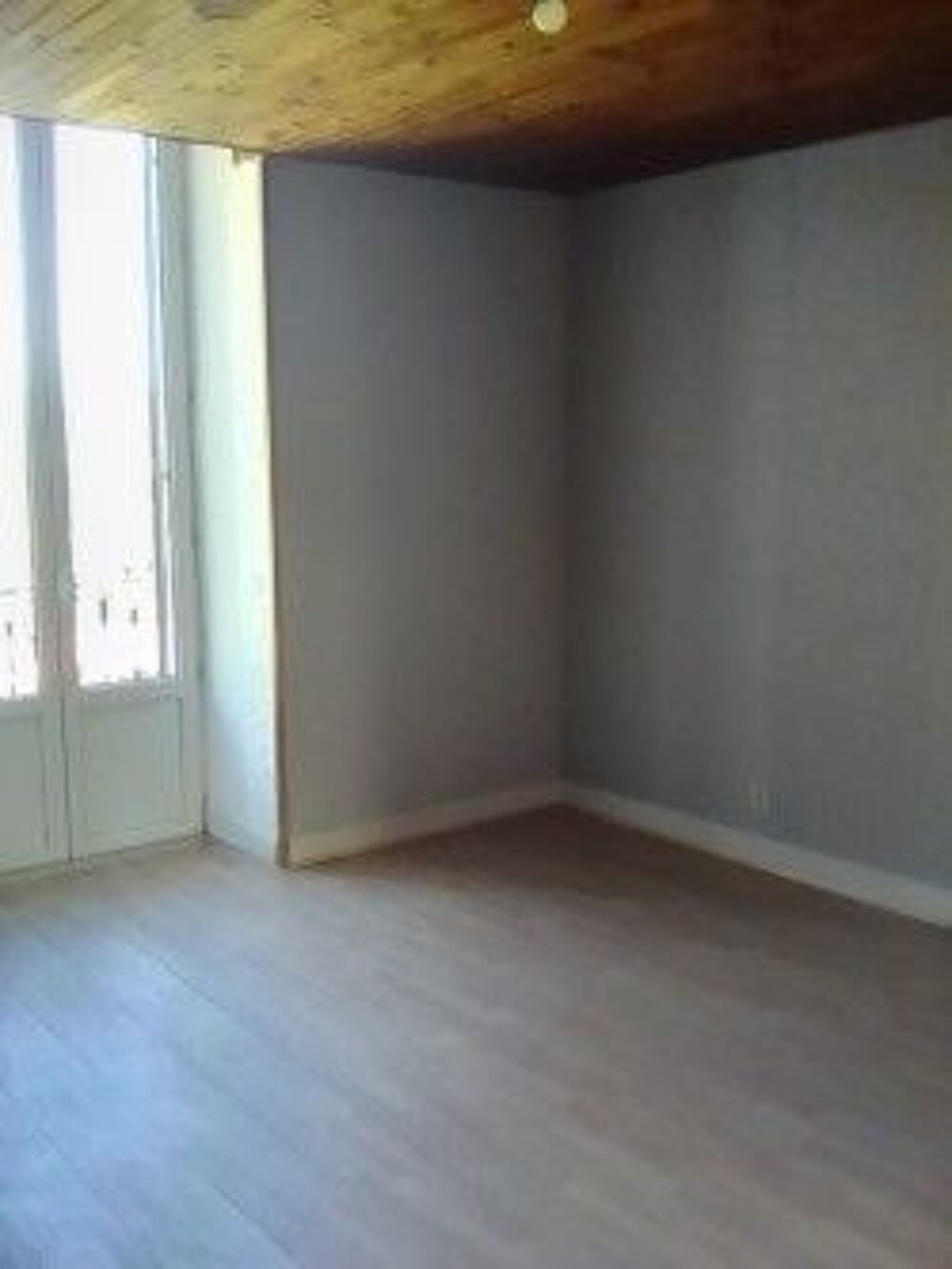 Location Appartement appartement au 1 er étage dans maison particulière Montceau-les-mines