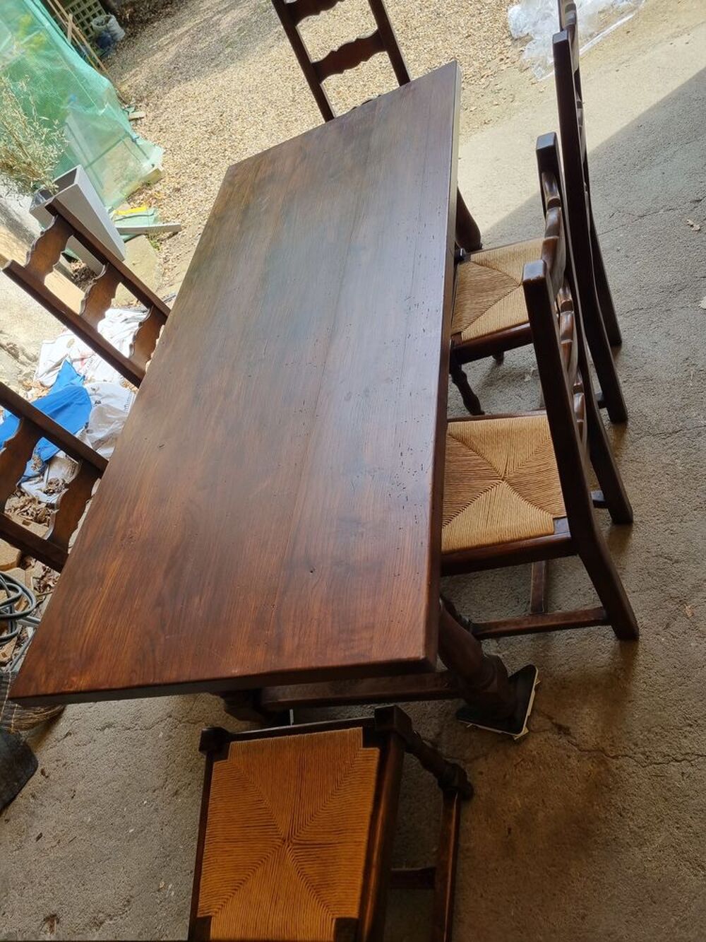 Grande table en ch&ecirc;ne massif avec 6 chaises Meubles