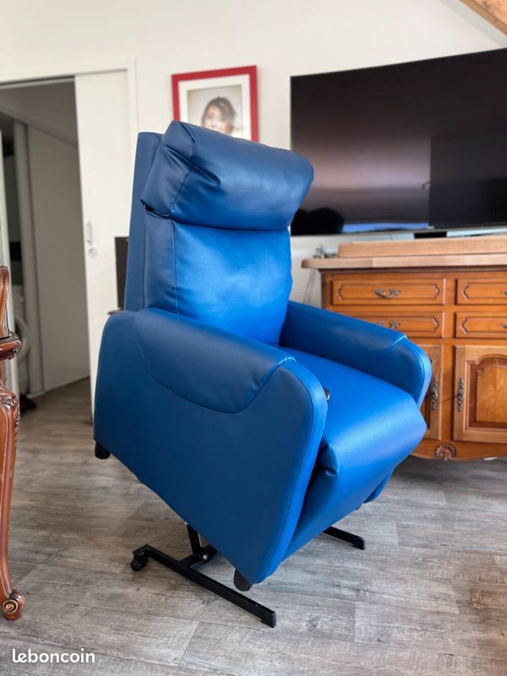 Fauteuil relax &eacute;lectrique MEDILAX en cuir bleu ? &Eacute;tat neuf Meubles