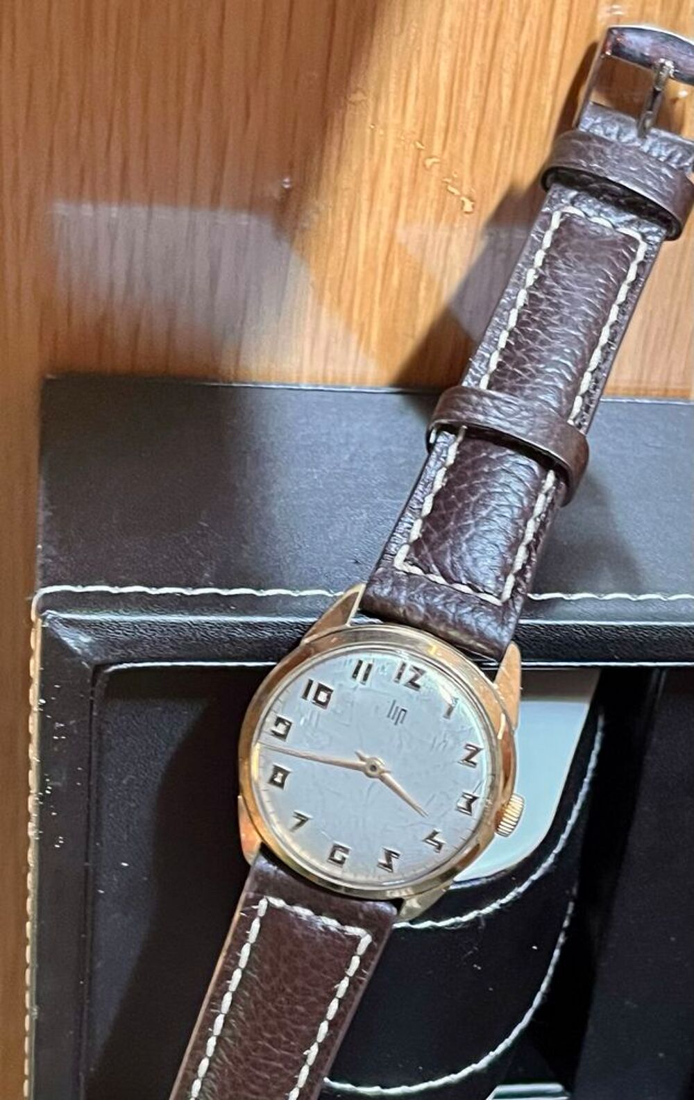 LIP Dans coffret Montre d'homme bo&icirc;tier num&eacute;rot&eacute; 737937, 