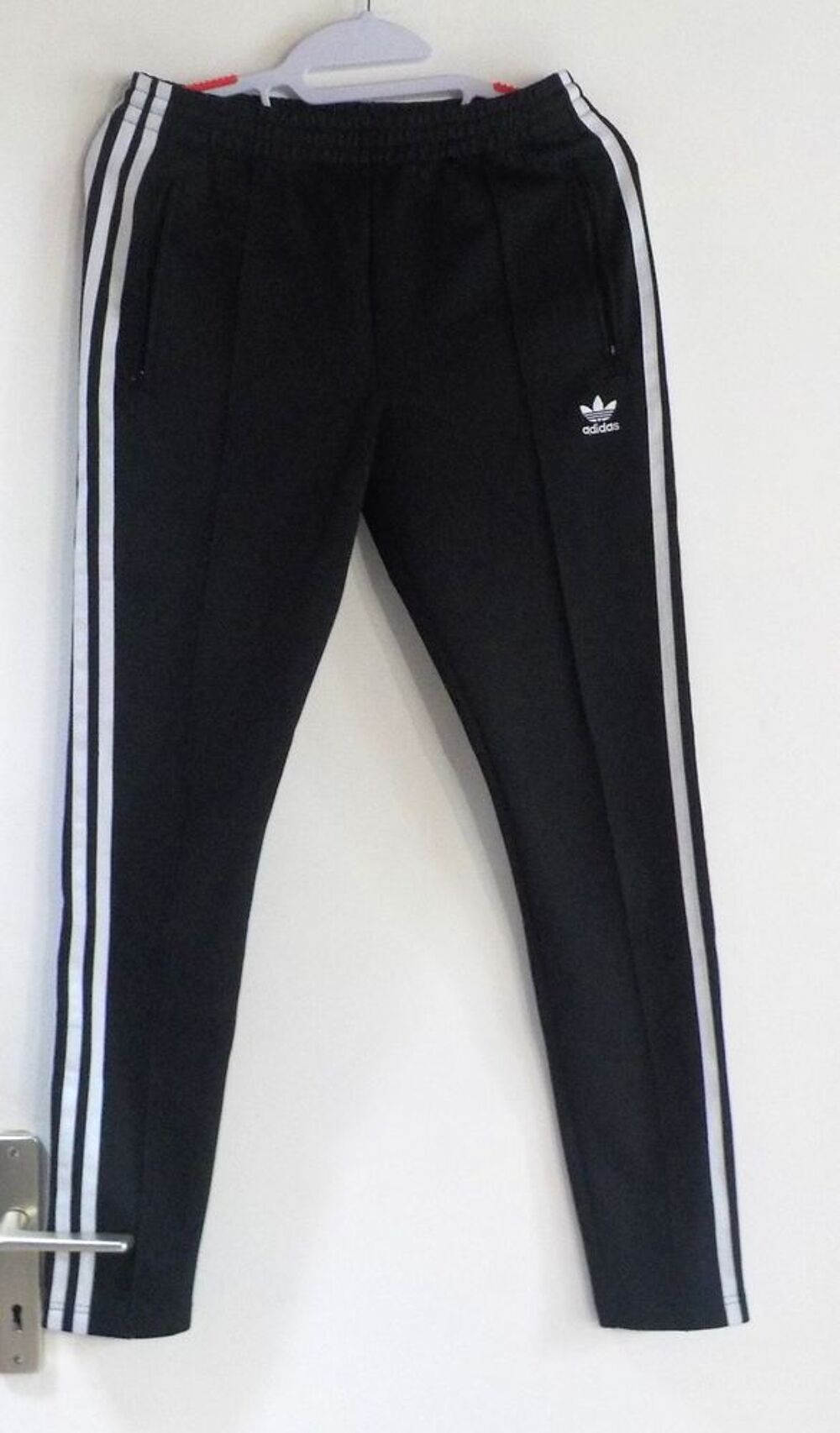 PANTALON DE JOGGING ADIDAS NOIR BANDES BLANCHES T34 Vtements