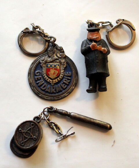 Lot de porte clefs GENDARMERIE Police 25 Issy-les-Moulineaux (92)