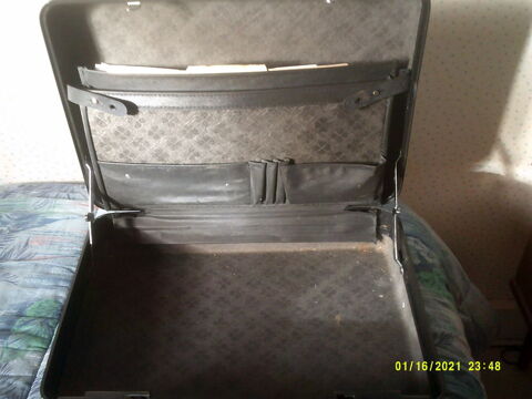 Attaché case 15 Saint-Laurent-de-la-Prée (17)
