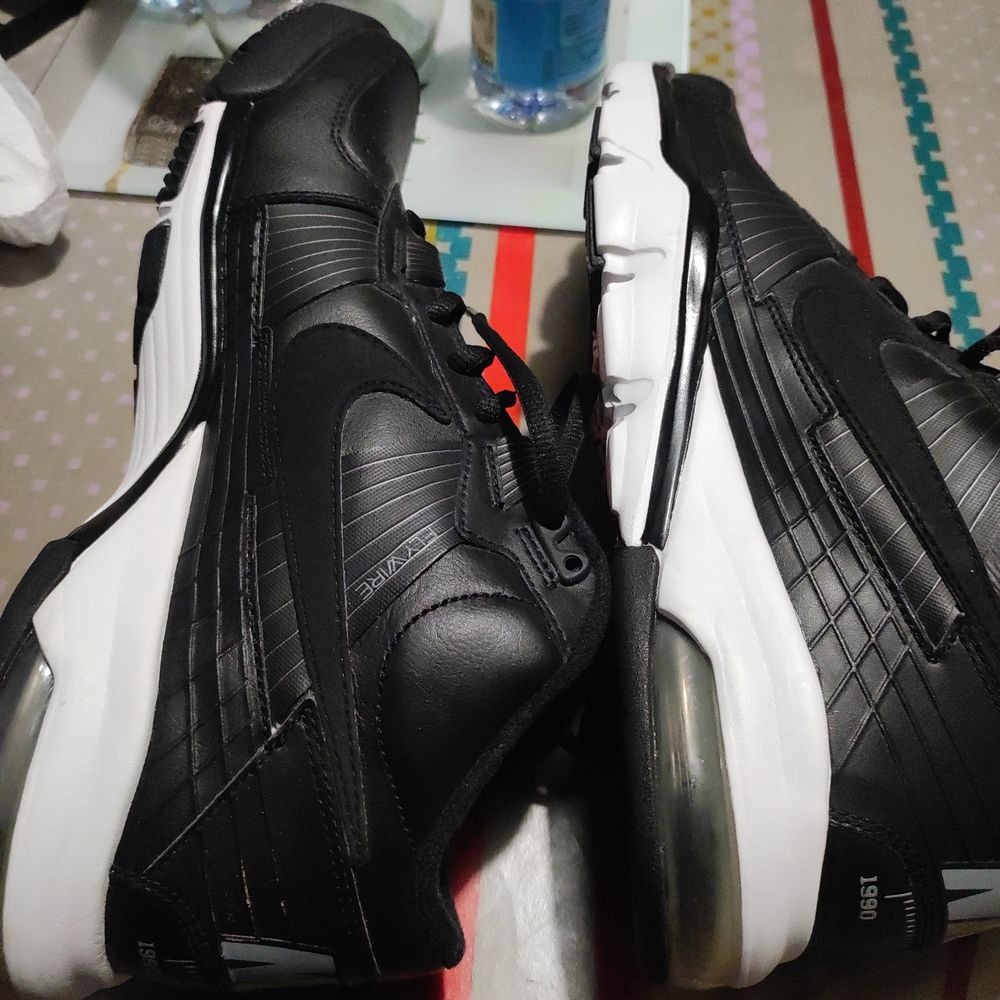 Baskets Nike vintage rare 1990/2010 neuves. Chaussures