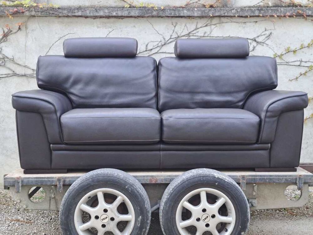 Canap&eacute; en cuir marron confortable Meubles
