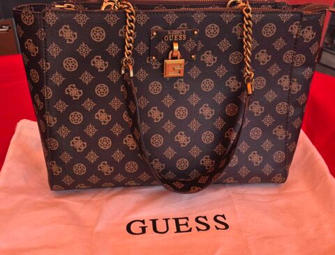 à € SAISIR SAC GUESS LOGO UTILISE 4 JOURS, COMME NEUF Montauban (82)