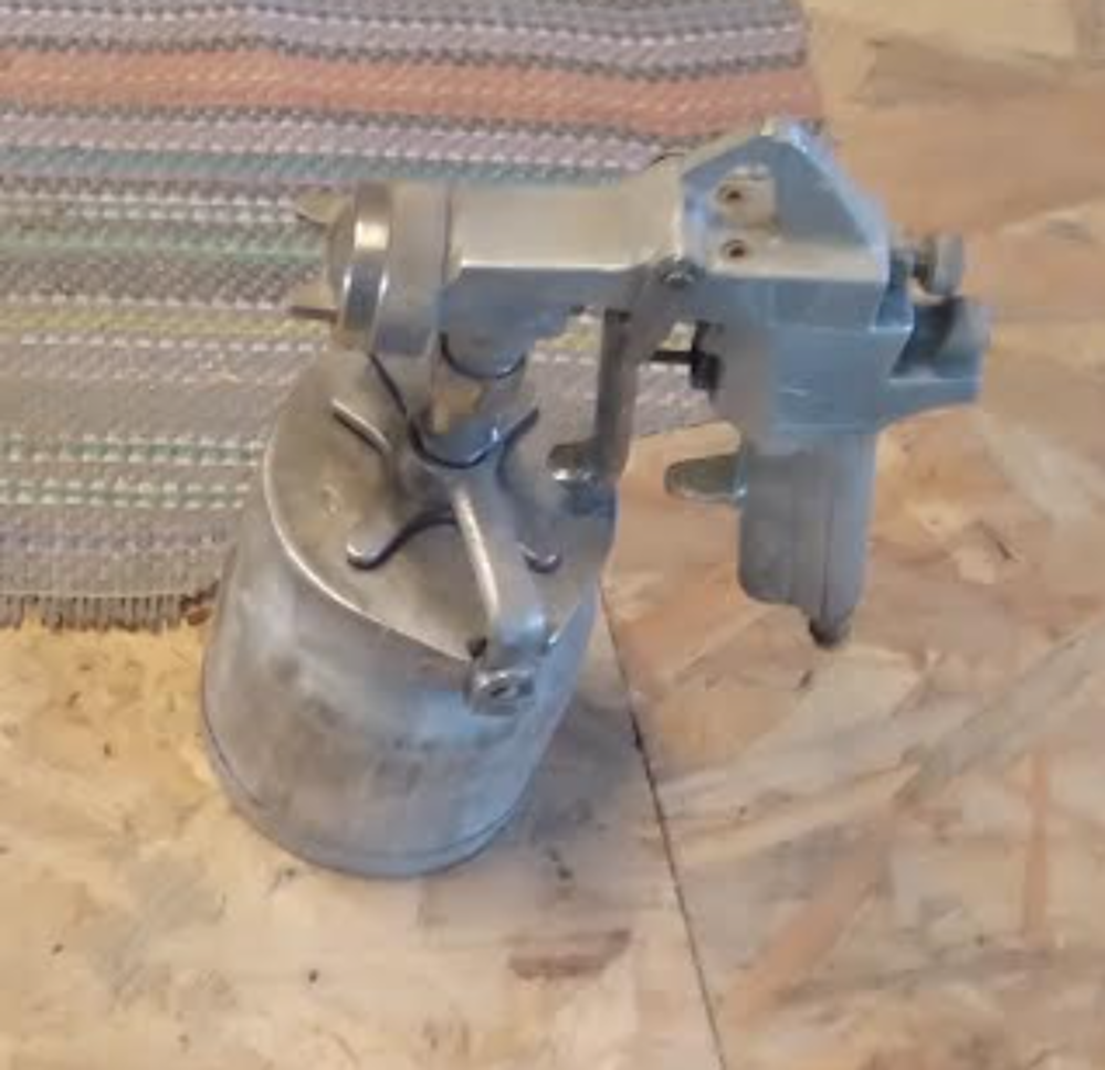 PISTOLET A VERNIR KREMLIN Bricolage