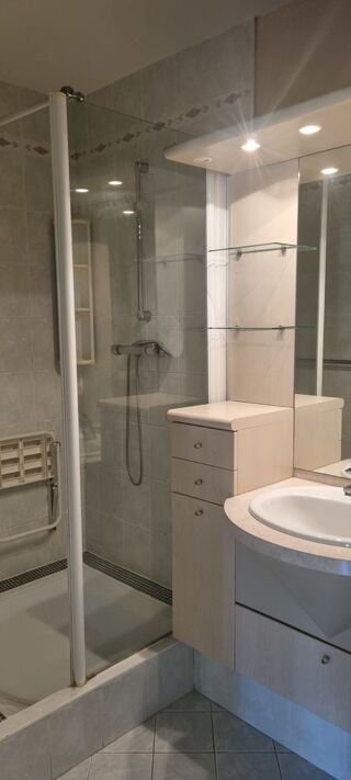  Appartement à louer 4 pièces 79 m²