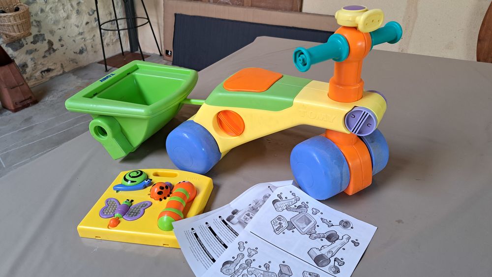 , Trotteur "TOMY" Jeux / jouets