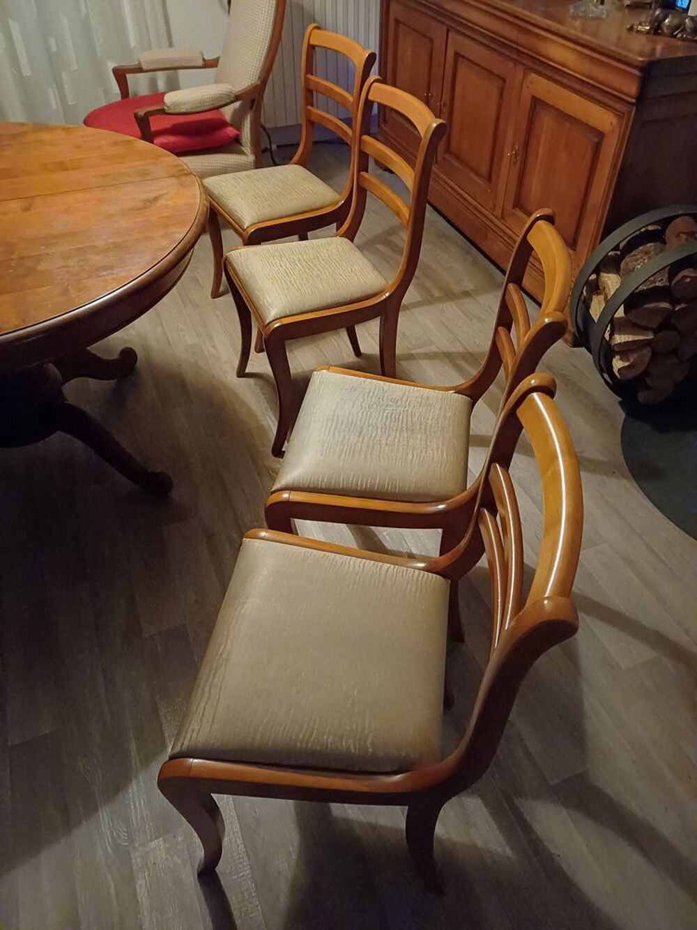 4 chaises en merisier. Meubles