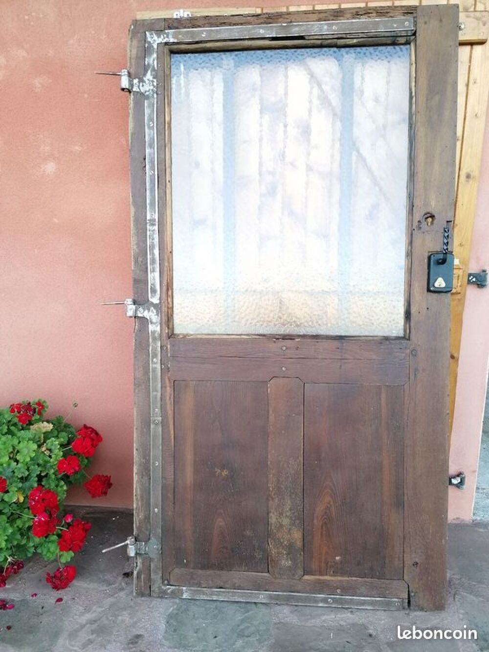 Porte ext&eacute;rieure ancienne en bois massif et moulures + vitr&eacute; Bricolage