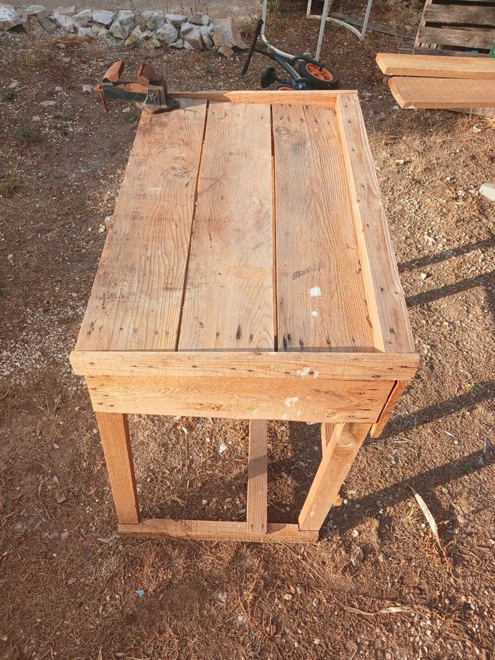 &eacute;tabli et etau Bricolage