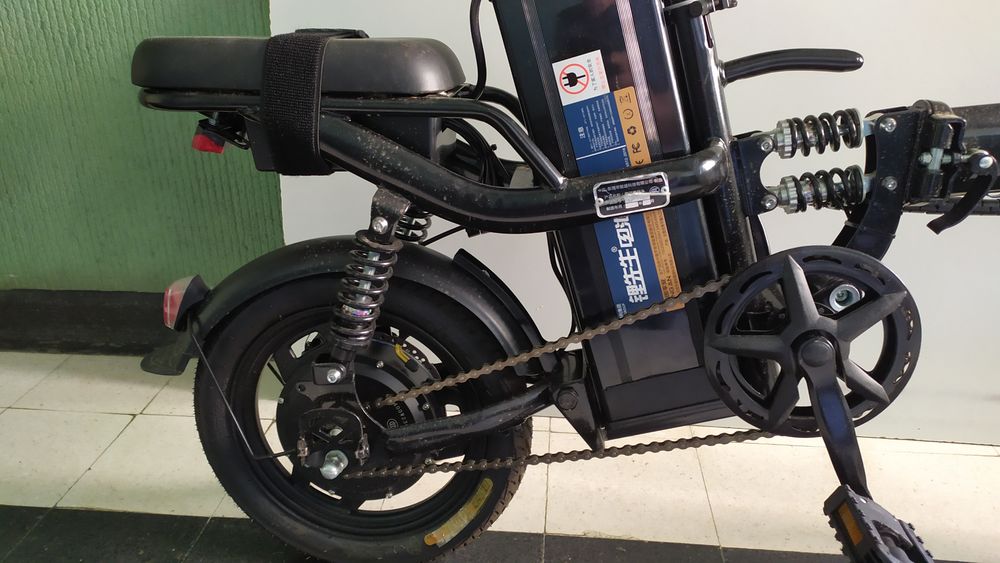 VELO ELECTRIQUE de VILLE de 14 POUCES PLIABLE . Vélos
