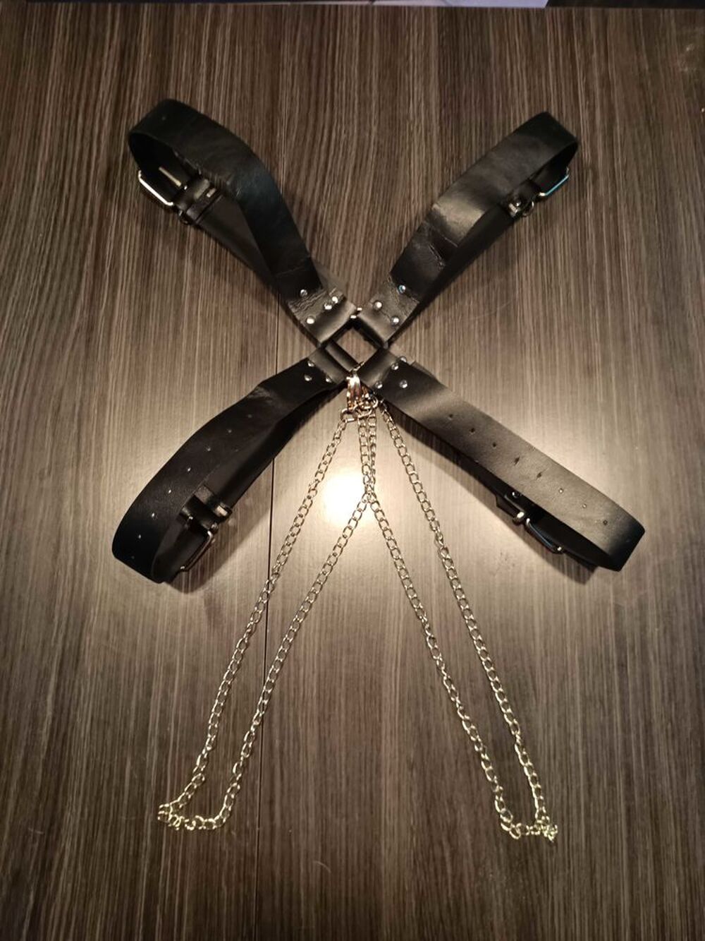 Harnais similicuir noir homme avec cha&icirc;nettes Bijoux et montres