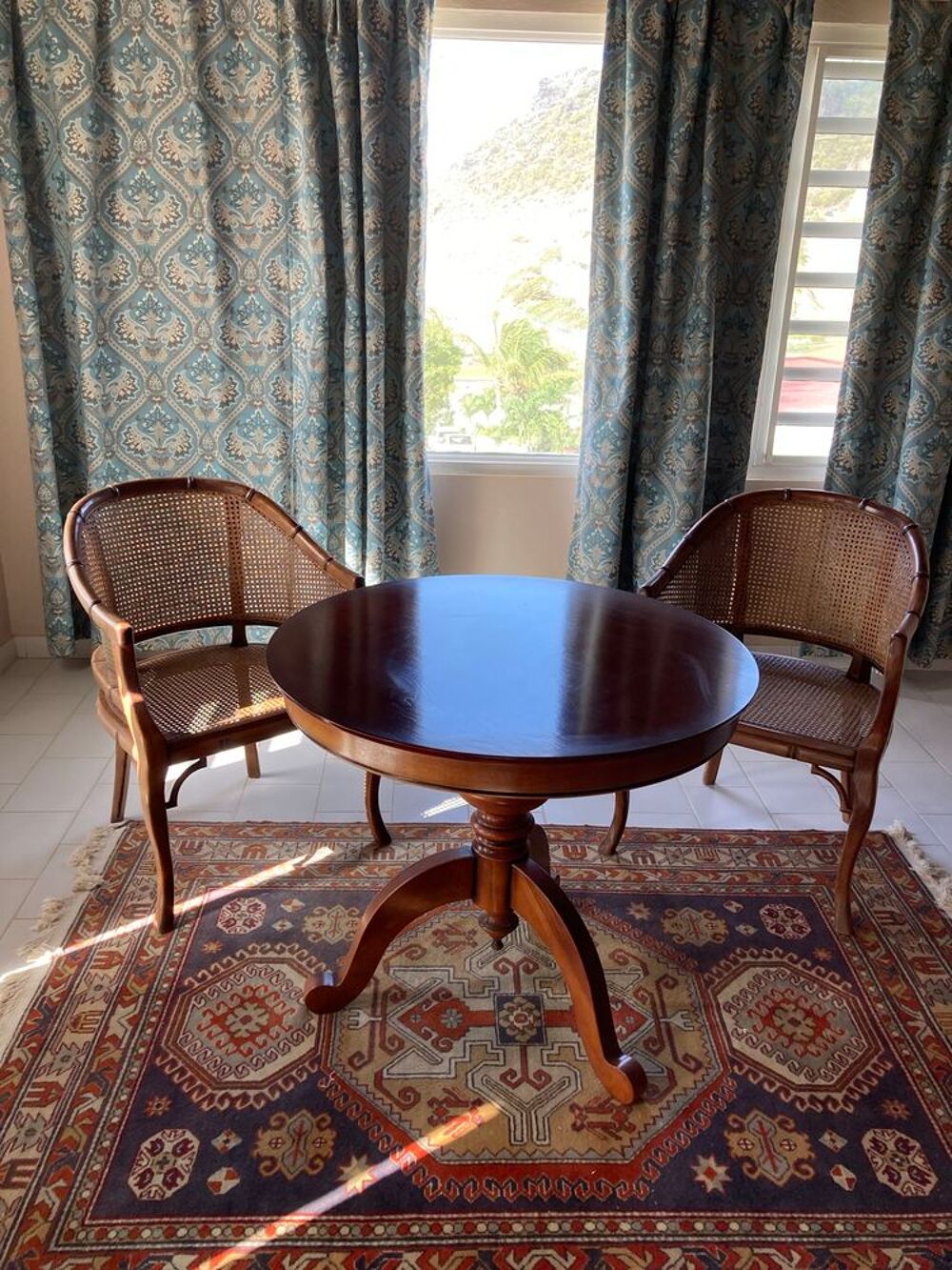 Table ronde + 2 fauteuils Meubles