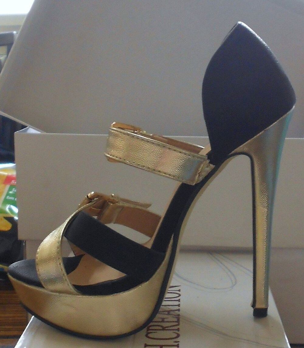 Sandales a talon noir et dor&eacute; neuf. Chaussures