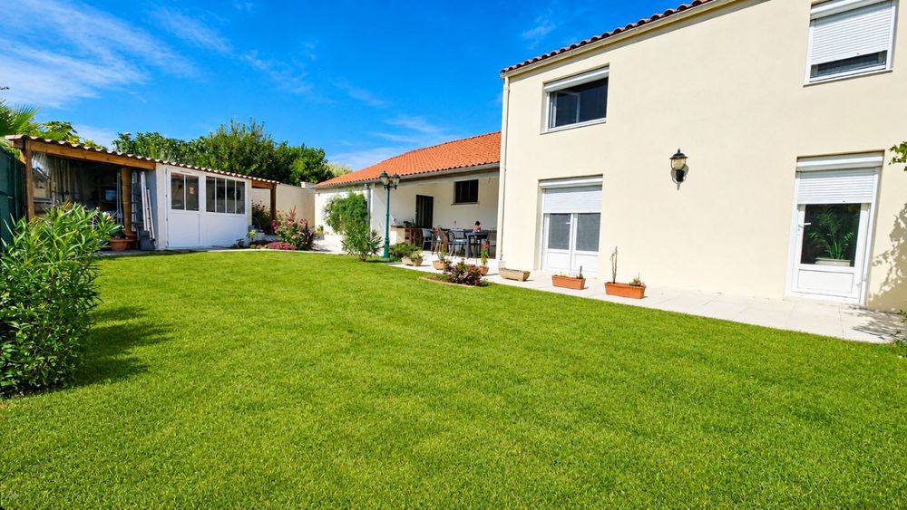 Vente Maison Aytré ? Maison familiale impeccable avec studio indépendant Aytré