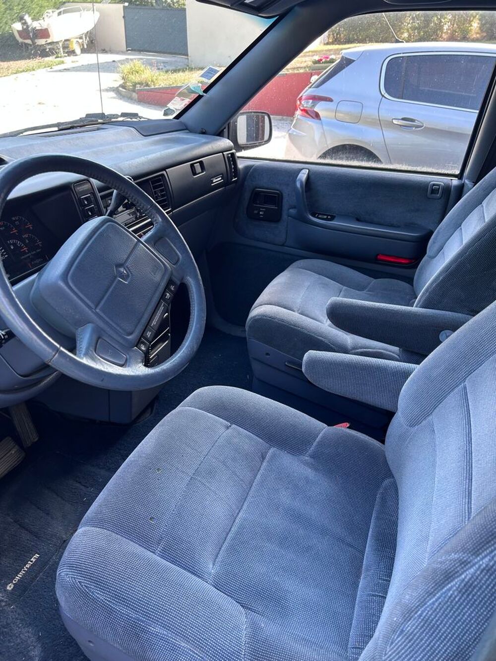 Voyager LE A 1992 occasion 12450 Flavin