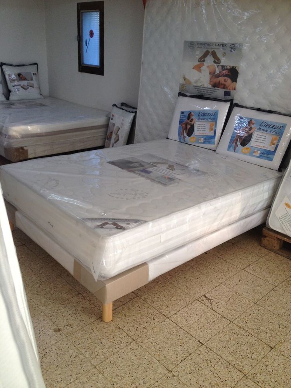 un &agrave; Matelas Et sommier neuf jamais servi Meubles