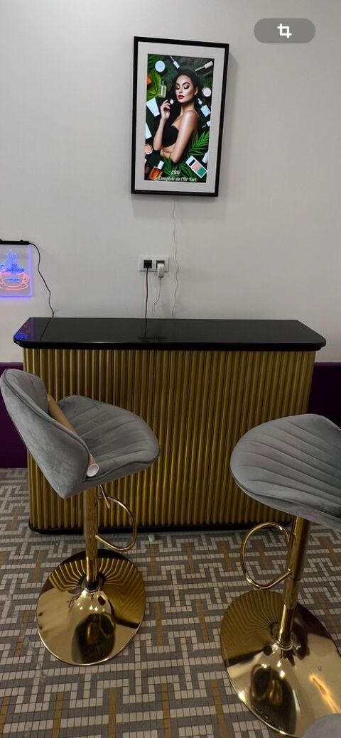 Bar en bois avec plaque en laiton dor ondul MAISON DU MONDE 900 Montrouge (92)