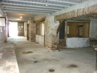  Remise / Grange � louer 3 pi�ces 165 m� Brignon