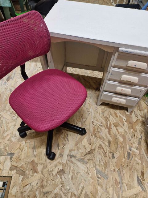 Bureau ancien avec chaise de bureau 13 Neufmoutiers-en-Brie (77)