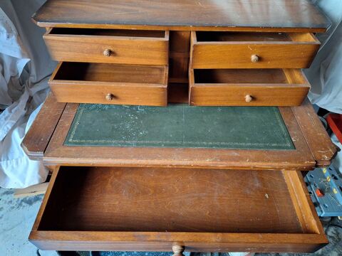 secr�taire ENFANT TRES bel etat 25 V�nissieux (69)