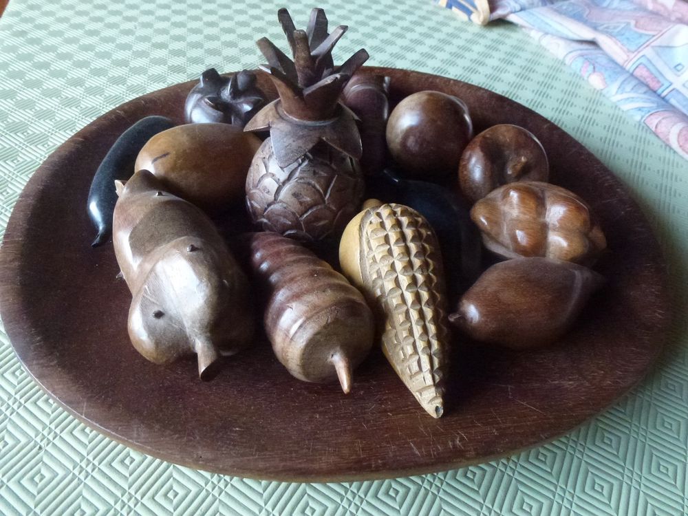 PLATEAU et 14 fruits en bois exotique Décoration