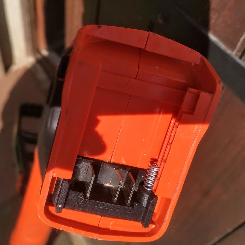 Coupe bordure black et decker &agrave; batterie Jardin