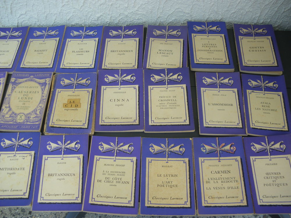 Lot de Classiques LAROUSSE Livres et BD