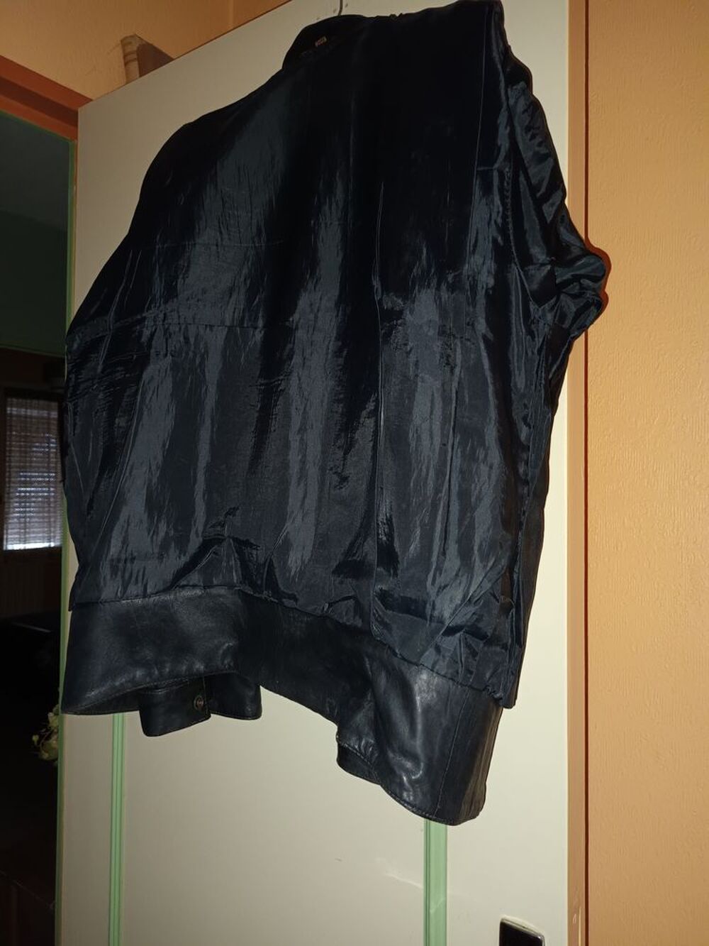Blouson de femme en cuir d'agneau noir Vtements