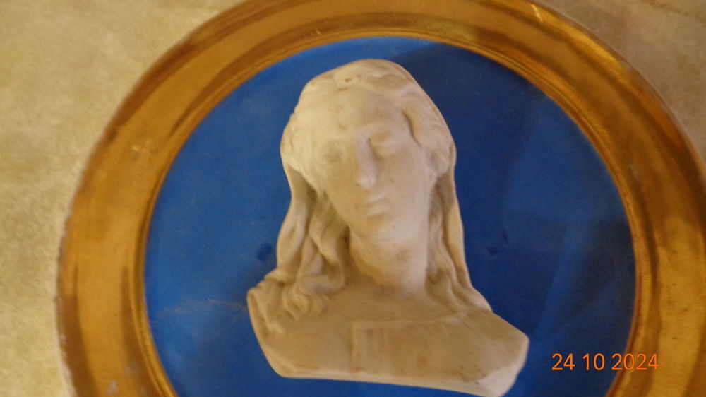 MEDAILLON DE LA VIERGE EN BISCUIT STYLE SEVRES Décoration