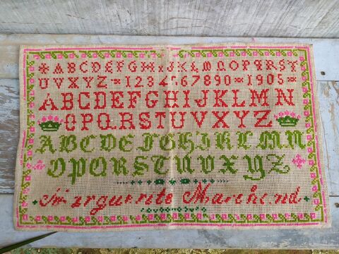 Ancien Ab�c�daire Broderie Point de Croix Nom et Date 1905
45 Loches (37)