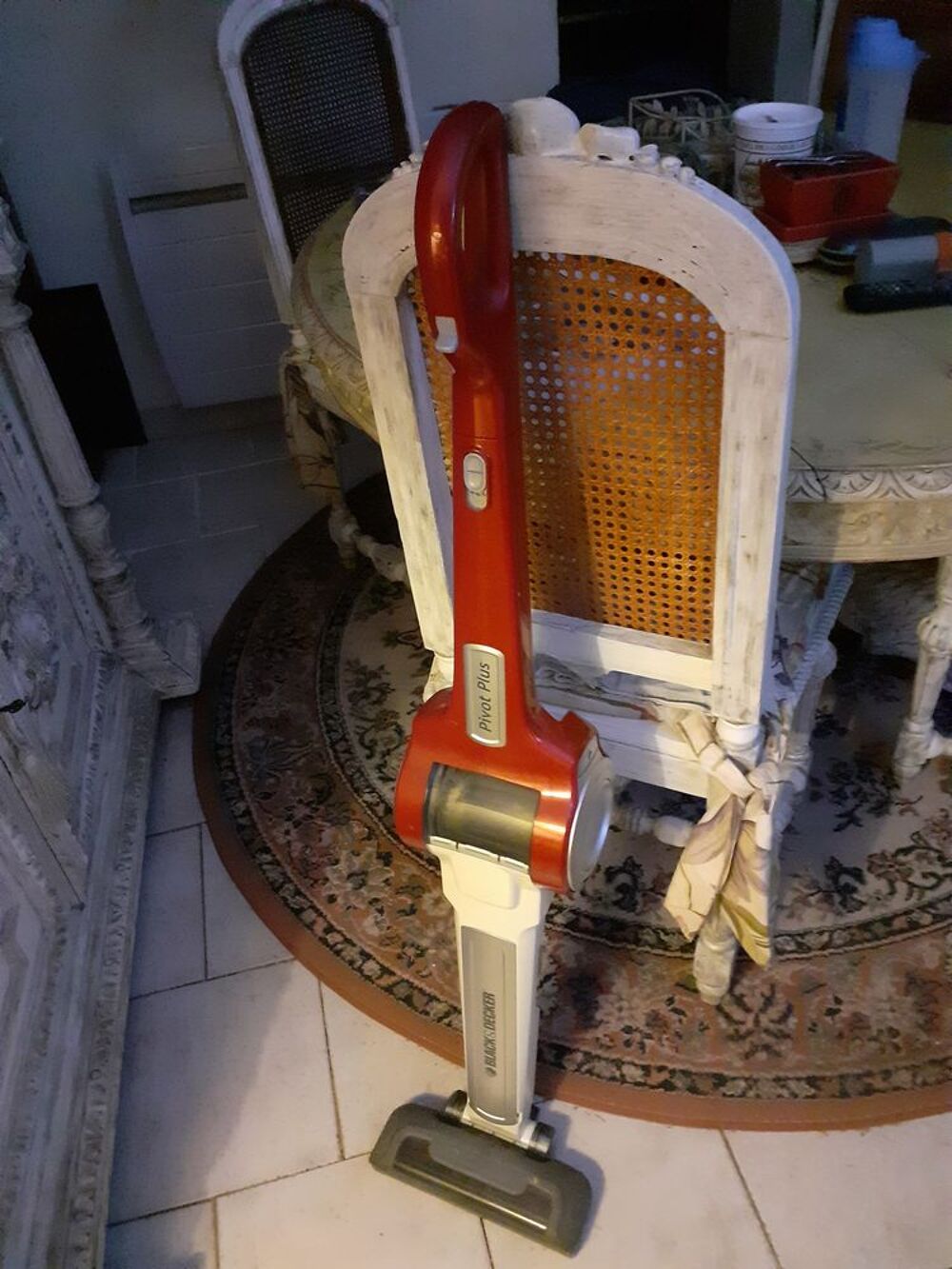 Petit aspirateur portable peu lourd et pratique pour des esc Electroménager