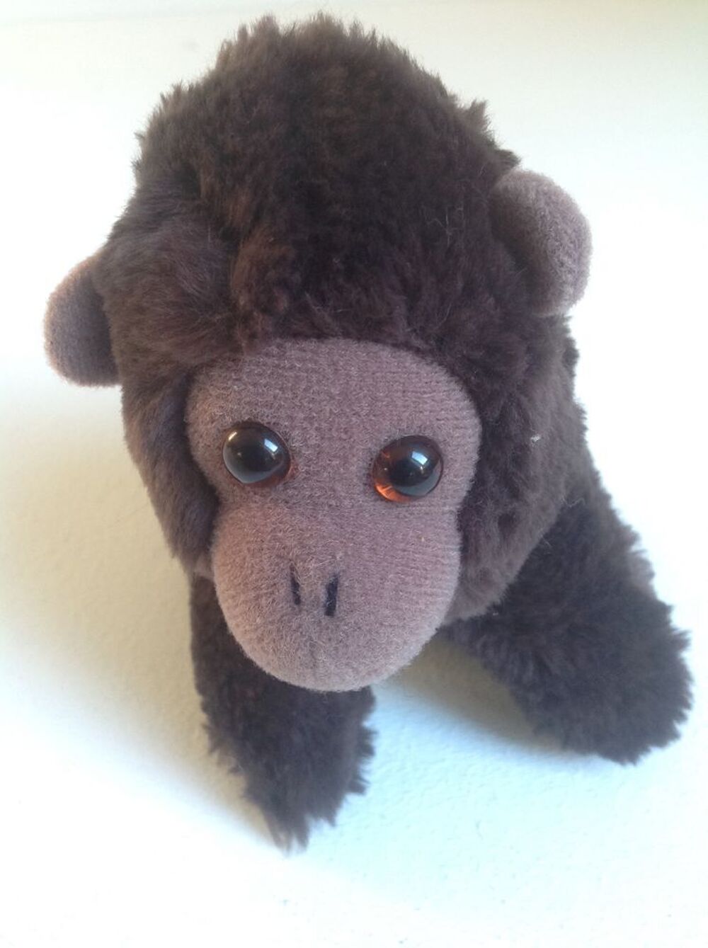 PETIT GORILLE MARRON FONC&Eacute; EN PELUCHE ETAT NEUF Envoi Possib Jeux / jouets
