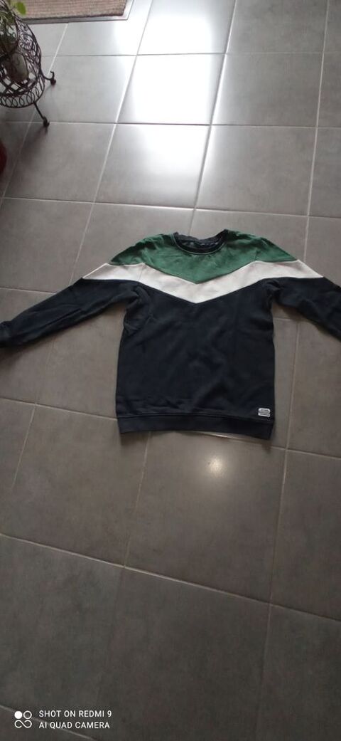 SWEAT SHIRT
1 Saint-Vougay (29)