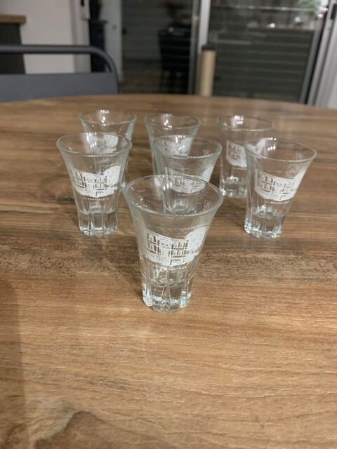 Lot de 7 verres à liqueurs  ´´ Hostellerie du parc - Gratentour 31 ´´ 6 Saleilles (66)