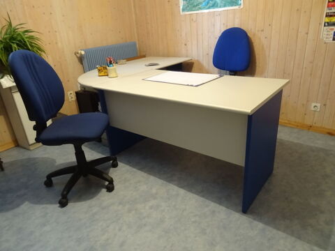 Bureau avec angle 
150 73800 Chignin