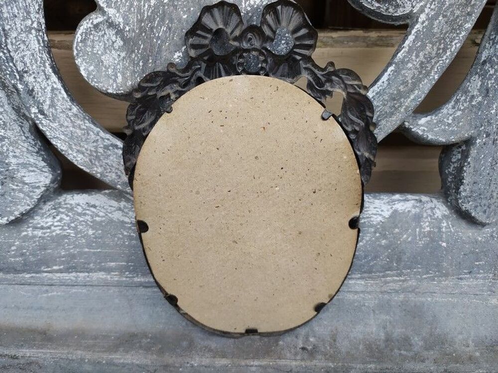 Cadre Photo Ovale XIX&egrave;me M&eacute;tal Repouss&eacute; Ruban et Laurier Décoration