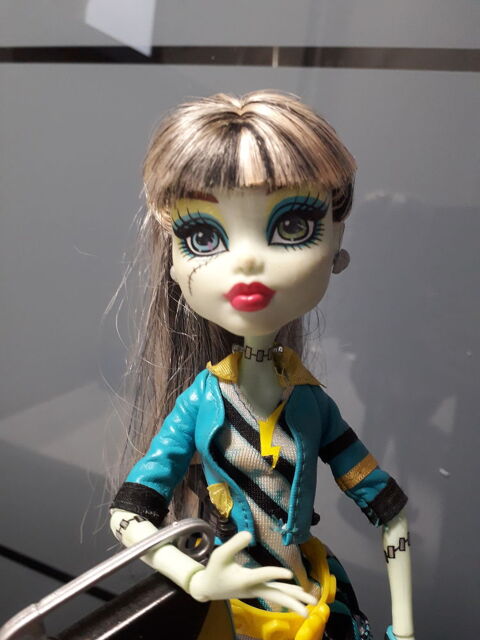Poupée Monster High : FRANKIE STEIN 2008 30 Verneuil-sur-Vienne (87)