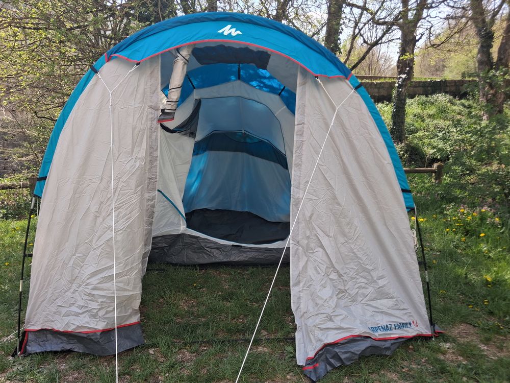 Tente de camping compl&egrave;te. Sports