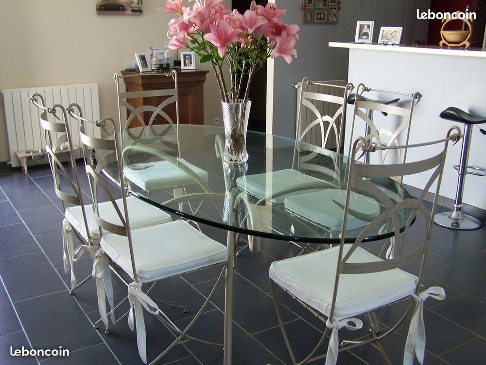 Table ovale + 6 chaises (int&eacute;rieur ou ext&egrave;rieur) Meubles