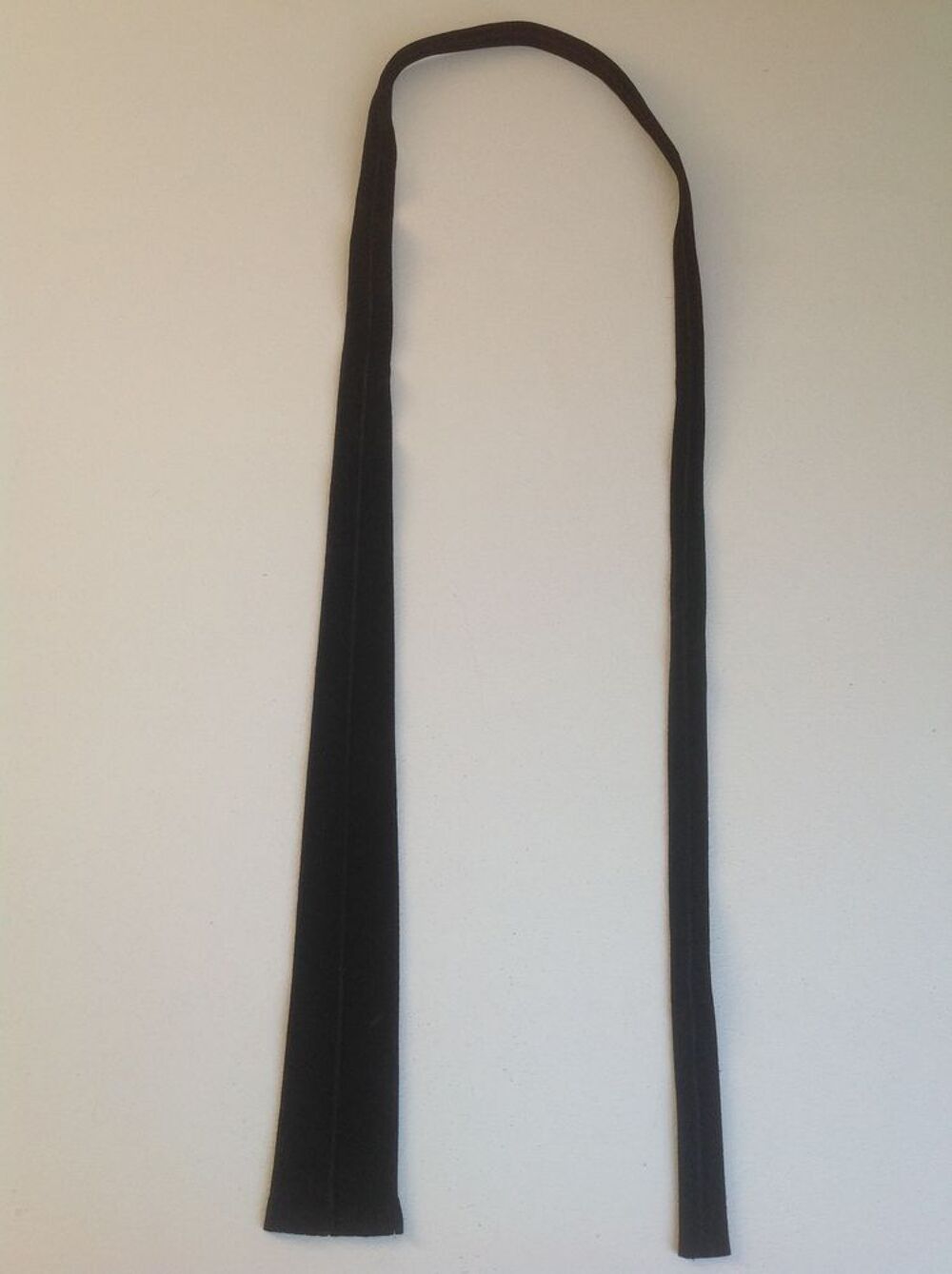 CRAVATE NOIRE EN DAIM Envoi Possible
Vêtements