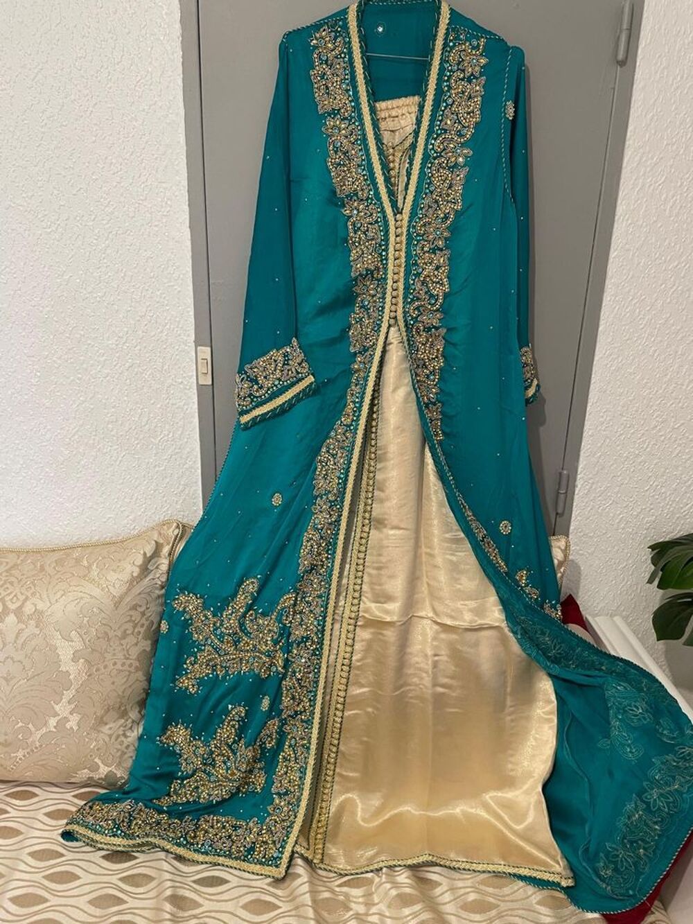 Ensemble 3 pi&egrave;ces haute couture / tissu Sarrir / taille XL Vêtements